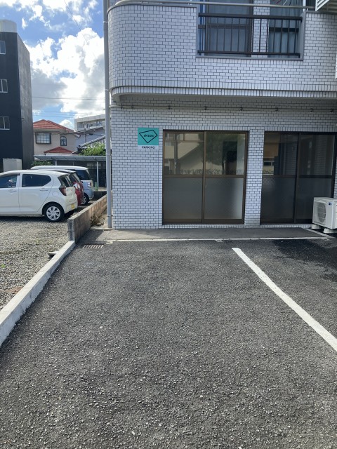 Base-D駐車場①2台の駐車場写真