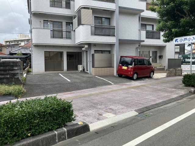 Base-D駐車場①2台の駐車場写真