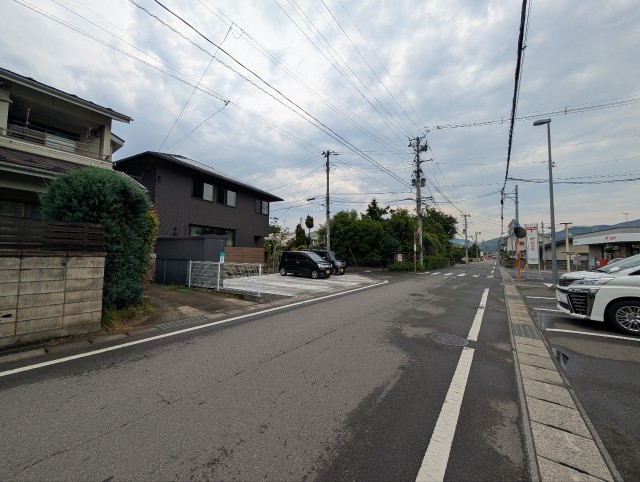 福島県福島市渡利字小久保9-6の駐車場写真