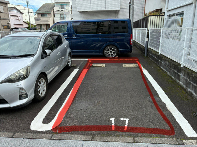 ラフィネ1番町【17番】の駐車場写真