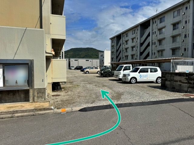 ビレッジハウス仁尾【W-497】※1号棟と2号棟の間付近の駐車場写真