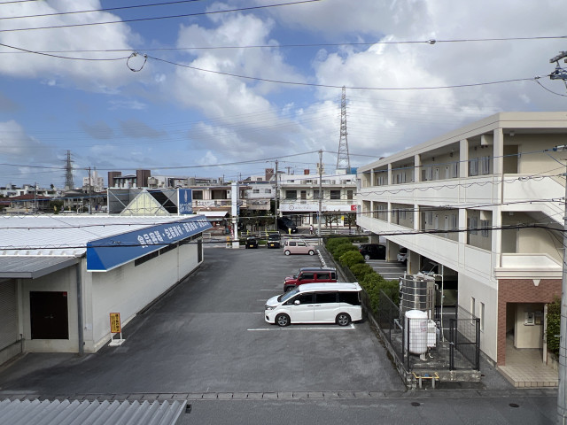 みつわ産業山内店の裏の駐車場写真