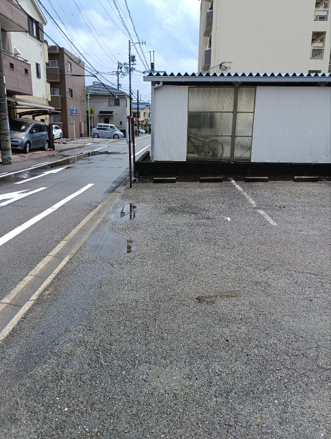 愛知県名古屋市西区香呑町5丁目2-2 道路側看板のあるスペース1番の駐車場写真