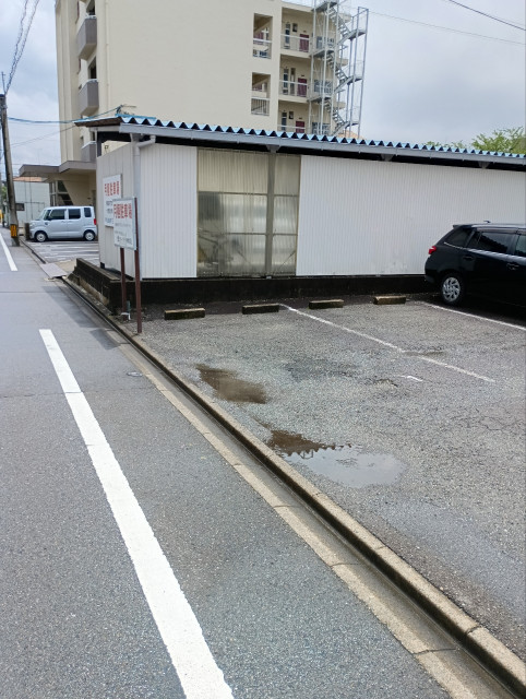 愛知県名古屋市西区香呑町5丁目2-2 道路側看板のあるスペース1番の駐車場写真