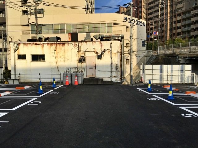 駐車場内