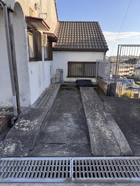 粟生間谷西7丁目17-5駐車場の駐車場写真