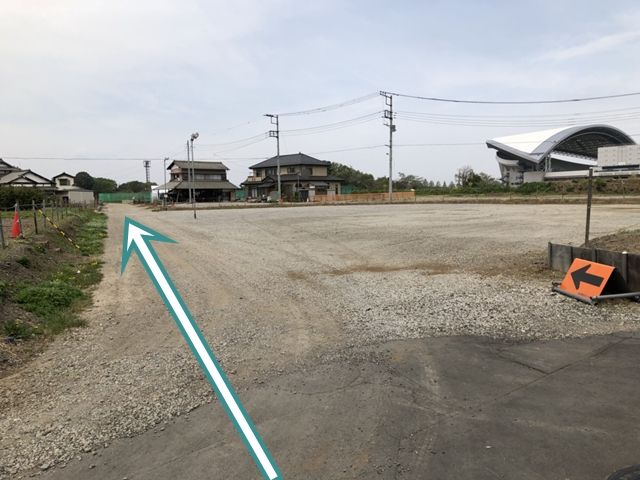 【道順4】写真矢印の方向へ進んでください