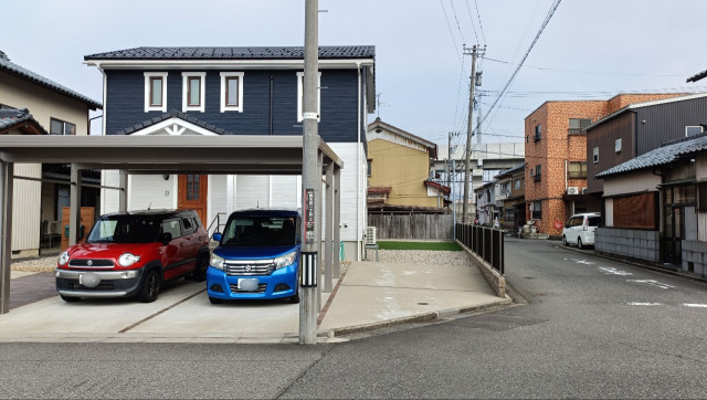 フナダ家駐車場の駐車場写真