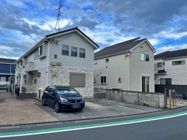 【南町5丁目】広くて停めやすい駐車場　エトワール幸の駐車場写真