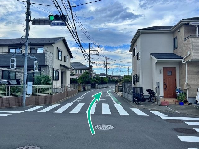 【南町5丁目】広くて停めやすい駐車場　エトワール幸の駐車場写真