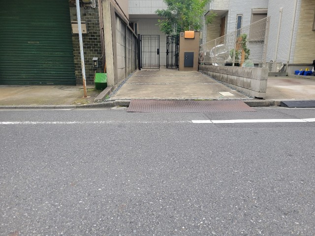 東日暮里2-12-11駐車場の駐車場写真