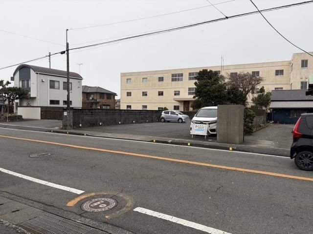 片浜小学校正門西隣駐車場の駐車場写真