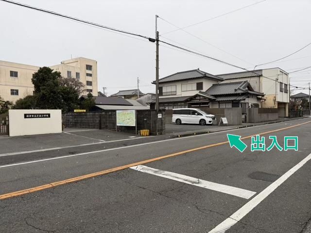 片浜小学校正門西隣駐車場の駐車場写真