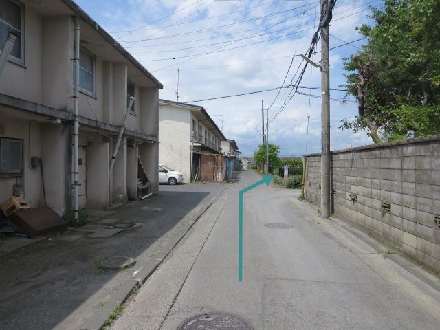 【道順6】二階建文化住宅の向かい側(マイルーム館の看板が目印)です。