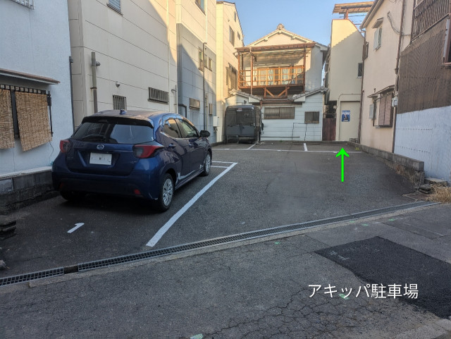 市岡3-7-4　　 アキッパ５番の駐車場写真