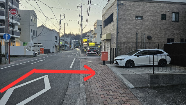 長谷通りポスト前の駐車場写真