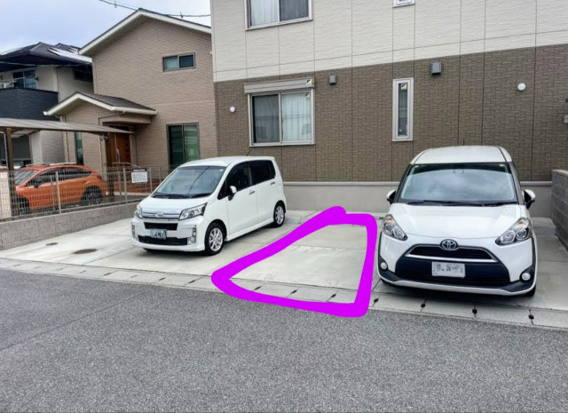 奈良県香芝市すみれ野1-1-12駐車場の駐車場写真
