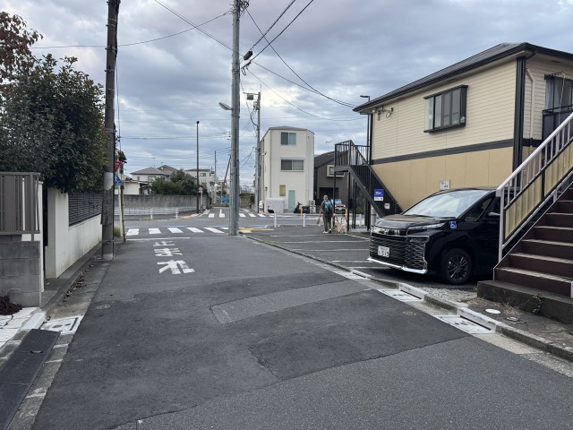 高砂6丁目13番 (向かって右から2区画目)の駐車場写真