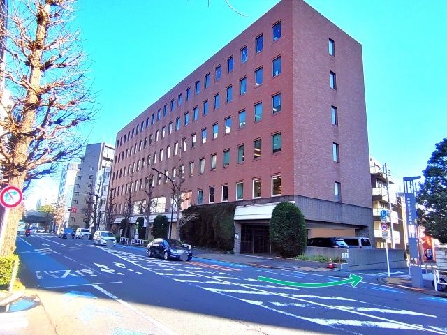 渋谷区神宮前2丁目 リンデ神宮前駐車場東南角の駐車場写真