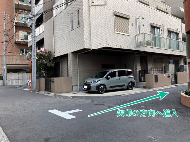 渋谷区神宮前2丁目22 リンデ神宮前駐車場東南角の駐車場写真