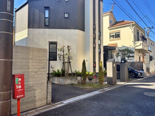 [ff8d9]世田谷区玉堤1丁目3 個宅アキッパ駐車場の駐車場写真