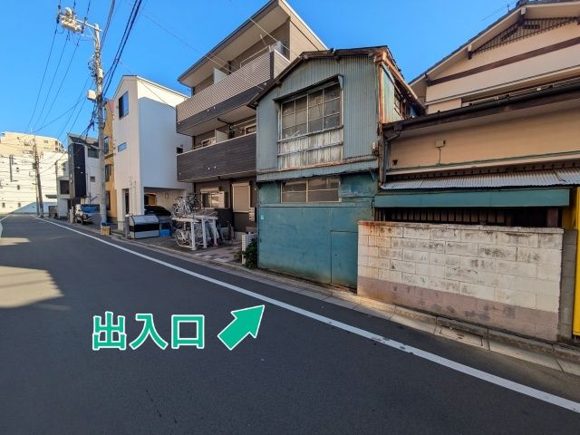 蓮沼町34-9 自販機横の駐車場の駐車場写真