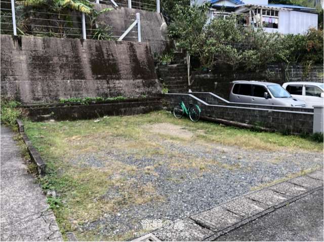【名瀬久里町・月極駐車場】1台の場合は6,000円/月、縦列2台10,000円/
