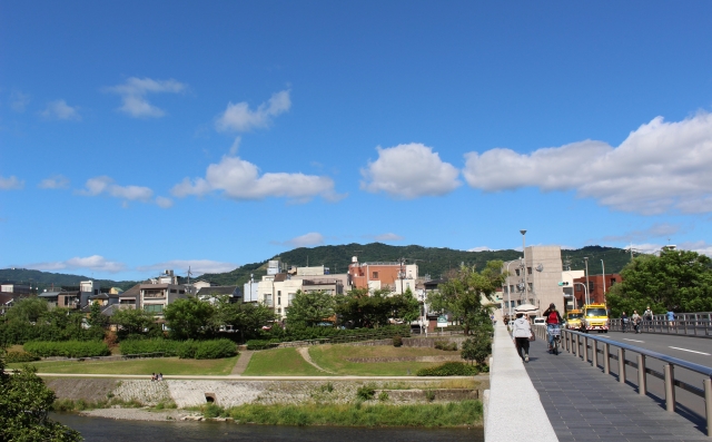 近くの鴨川