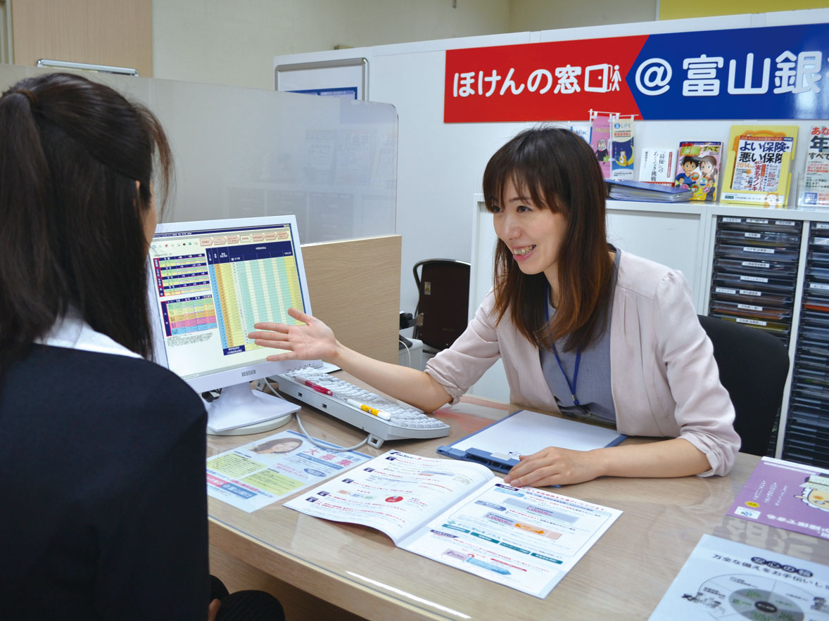 富山銀行_カウンター