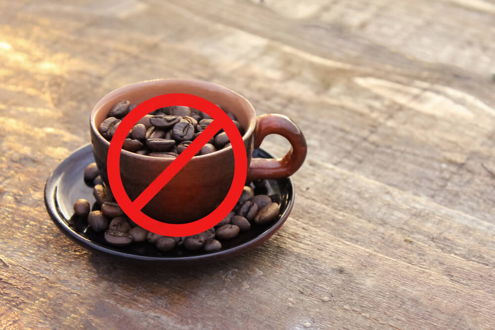 カップに入ったコーヒー豆
