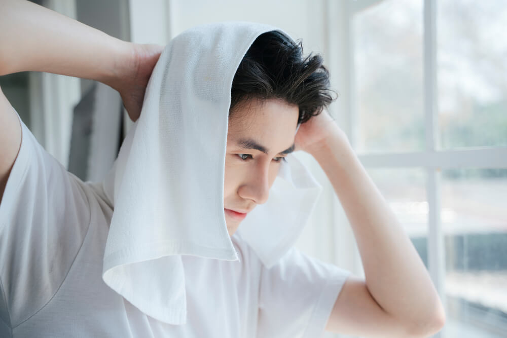 風呂上がりの男性