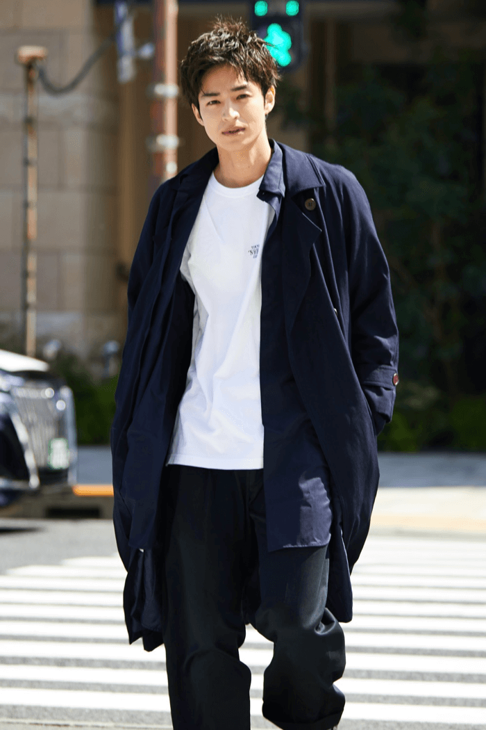 狩野健斗 ファッション トレンチコート 白T