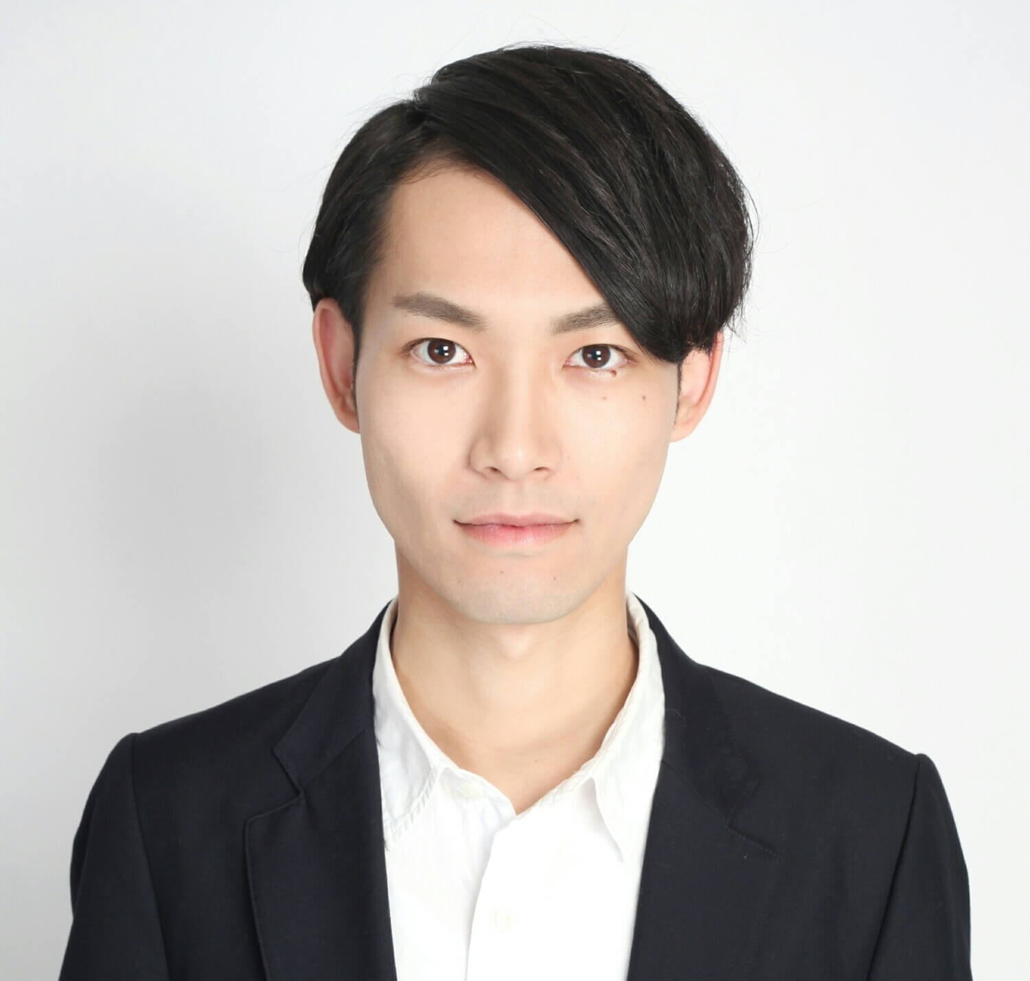 七三分けの男性
