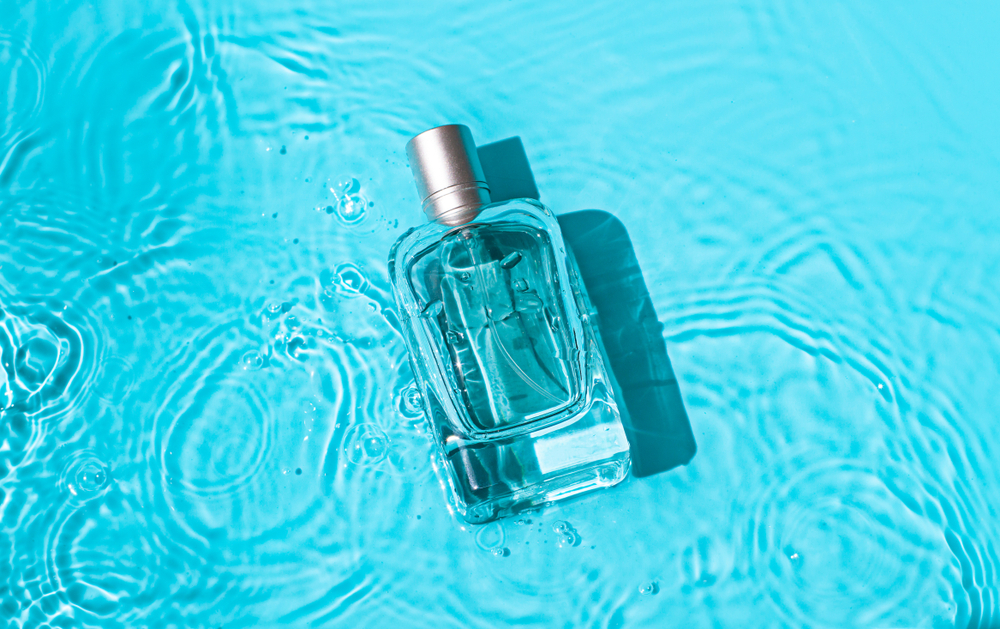 水上のフレグランス瓶