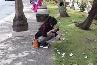 写真を撮るAiriさん