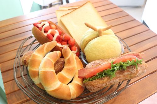 ベイクモール】 パンとケーキのモバイルオーダー