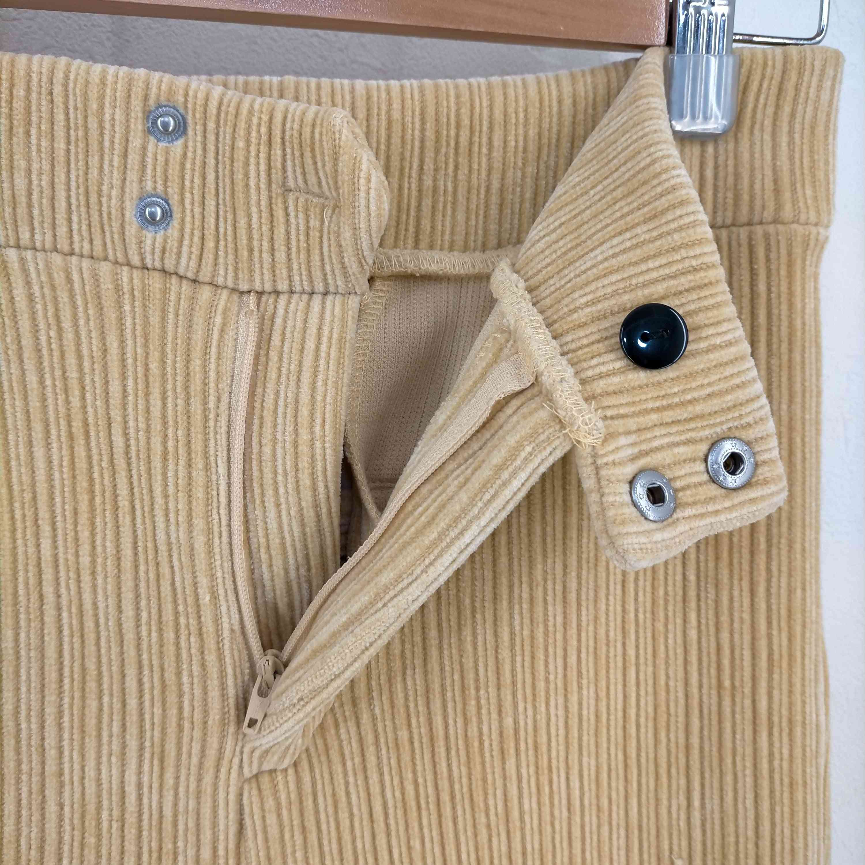 EMODA(エモダ)ダブルボタンフィットフレアパンツ 【中古】【ブランド