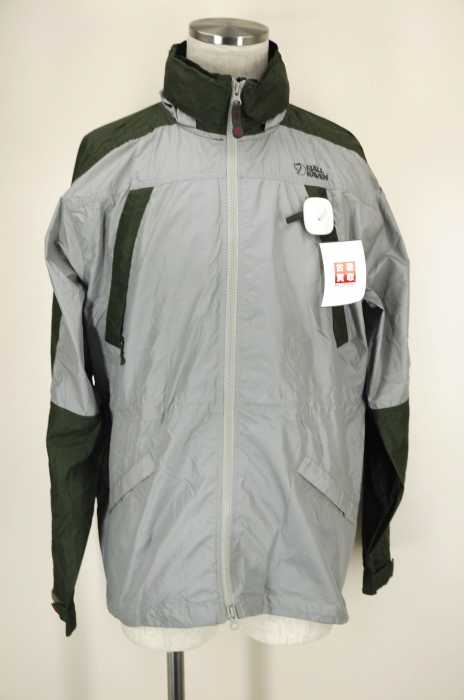 FJALL RAVEN （フェールラーベン） メンズ アウター