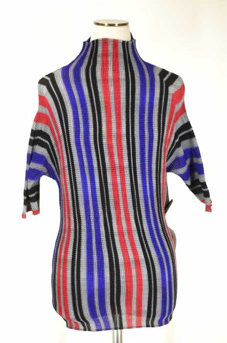ISSEY MIYAKE （イッセイミヤケ） PLEATS ハイネック レディース トップス