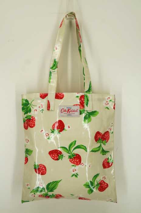 Cath Kidston （キャスキッドソン） イチゴ総柄ハンドバッグ