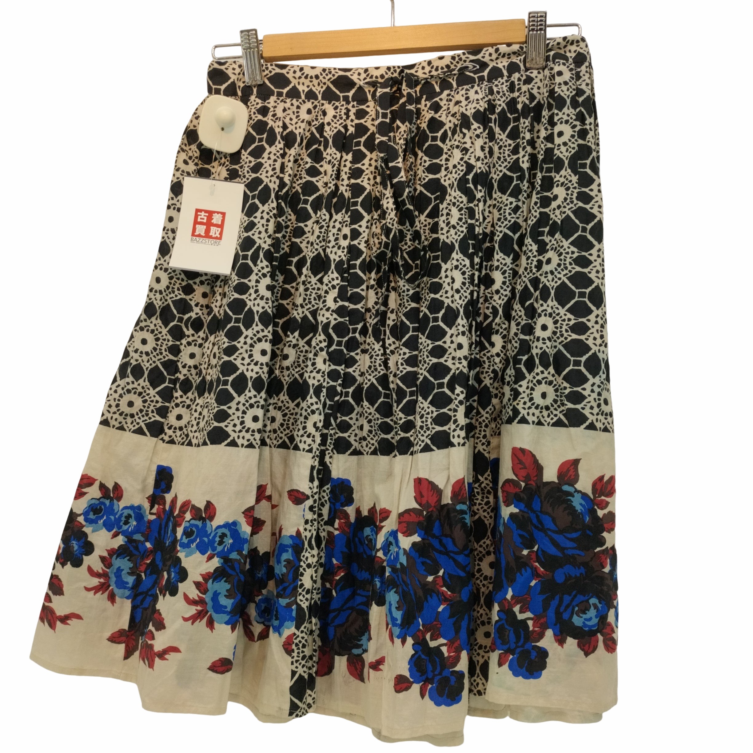 USED古着(ユーズドフルギ){{SU NAOK}} 日本製 花柄総柄スカート 【中古  