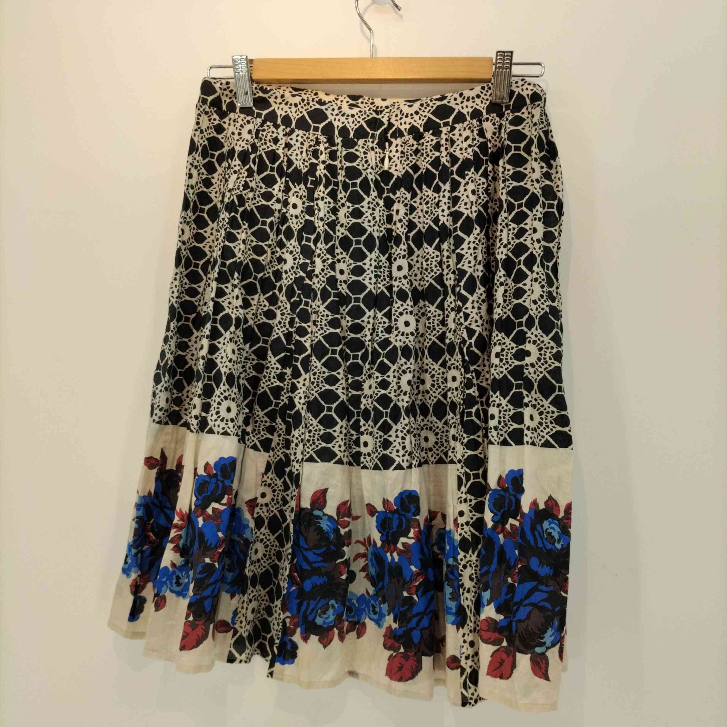 USED古着(ユーズドフルギ){{SU NAOK}} 日本製 花柄総柄スカート 【中古  