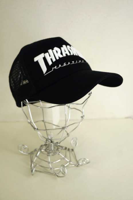 THRASHER （スラッシャー） ロゴ刺繍メッシュ切替トラッカーキャップ メンズ 帽子