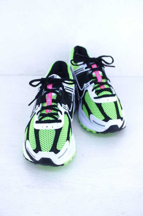 NIKE (ナイキ) ZOOM VOMERO 5 SE SP レディース シューズ