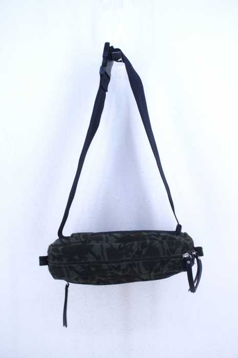 Vivienne Westwood （ヴィヴィアンウエストウッド） ロゴプリント総柄ボディバッグ メンズ バッグ