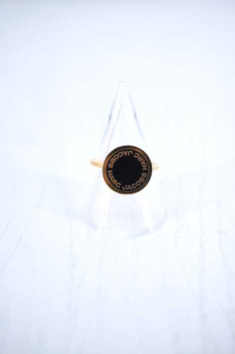 MARC JACOBS（マークジェイコブス） ロゴディスクリング メンズ アクセサリー