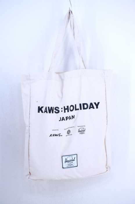 HERSCHEL(ハーシェル) KAWS HOLIDAY JAPAN プリントトートバッグ メンズ バッグ