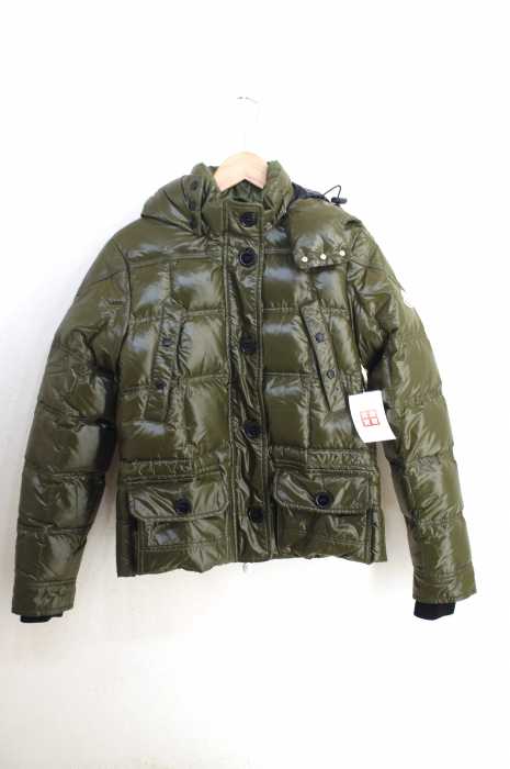 MONCLER（モンクレール） フード付きダウンジャケット