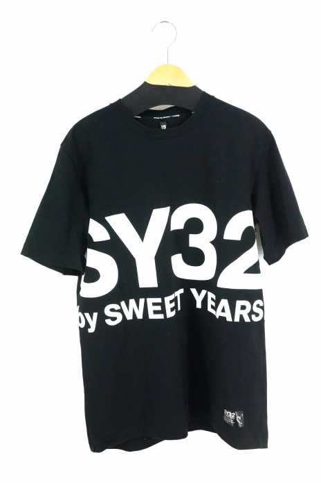 SY32 by SWEET YEARS（エスワイサーティトゥー） ビッグロゴプリントTシャツ メンズ トップス