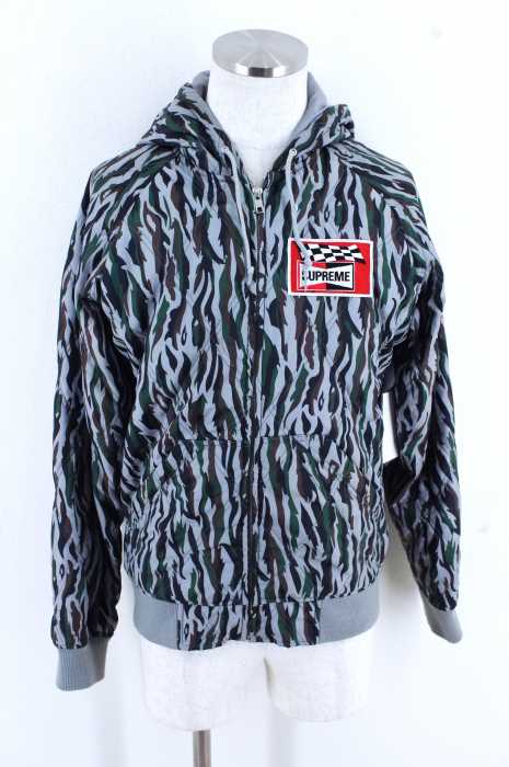 Supreme （シュプリーム） カモ柄ナイロンワッペンパーカー メンズ アウター